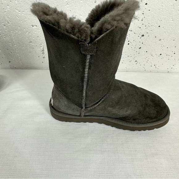 UGG Size 6 Bailey Button Gray Suede Shearling Boots - Picture 7 of 17